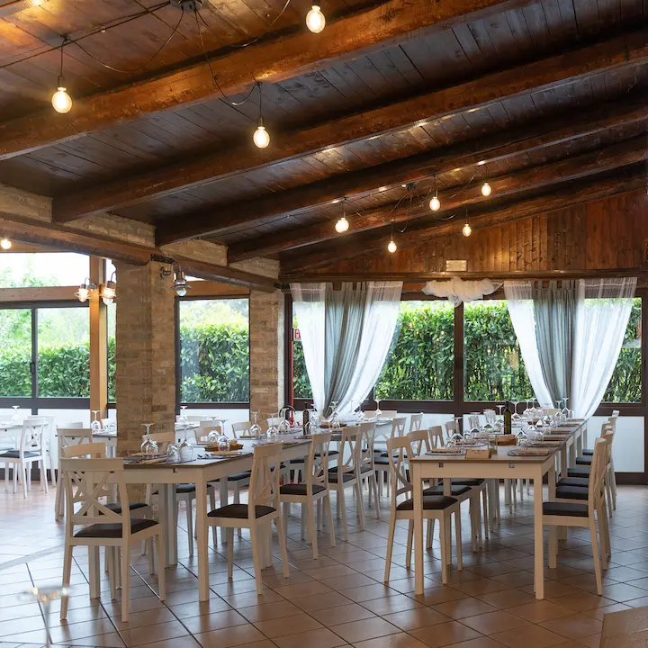 Sala interna de La Nuova Palomba a Cappelle sul Tavo